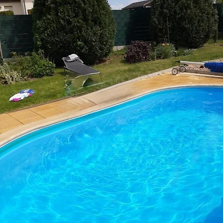 Ferienwohnung Bienwald Mit Pool Fuer 4 - 6 Personen Mit 3 Schlafzimmern Grobitz Buitenkant foto
