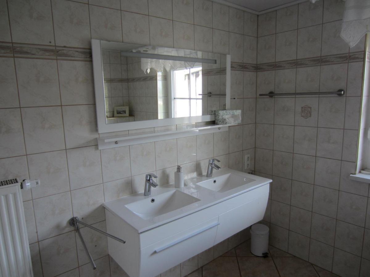 Ferienwohnung Bienwald Mit Pool Fuer 4 - 6 Personen Mit 3 Schlafzimmern Grobitz Buitenkant foto
